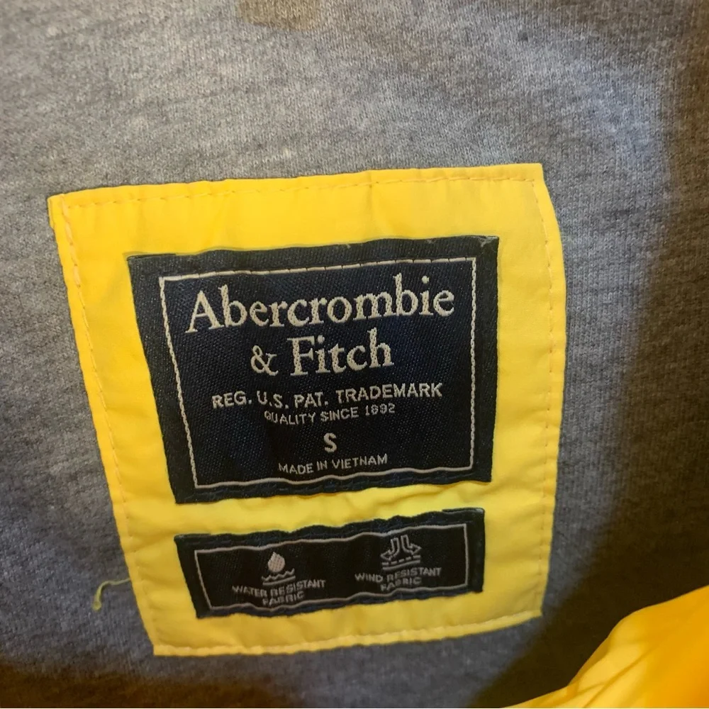 Abercrombie & Fitch Soft Yellow Puffer Jacket Zipper - Picture 5 of 13